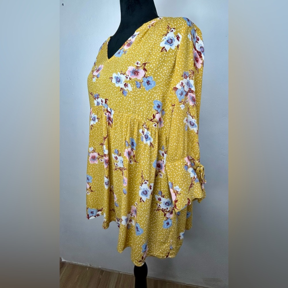 Motherhood Maternity Women’s Yellow Floral Top w/ties on Sleeves